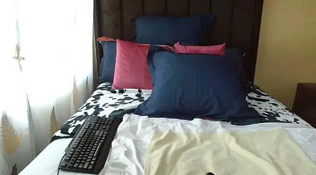 Snapshot of SexyShybarbie chatting on 03-15-25, 01:29 SexyShybarbie online show from 03-15-25, 01:29