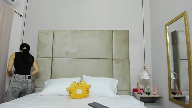 Snapshot of lucianasmith_ chatting on 10-07-25, 12:46 lucianasmith online show from 10-07-25, 12:46