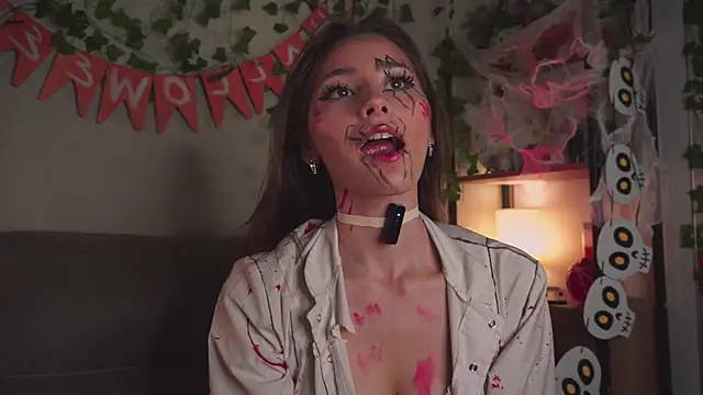 Snapshot of EditaBails chatting on 10-31-25, 06:31 EditaBails online show from 10-31-25, 06:31