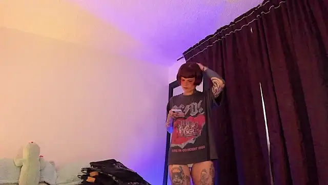 Snapshot of Alessamoth chatting on 02-10-26, 08:57 Alessamoth online show from 02-10-26, 08:57