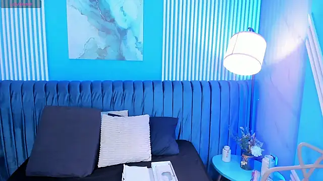 Snapshot of roxy_hell chatting on 10-25-25, 12:34 roxy hell online show from 10-25-25, 12:34