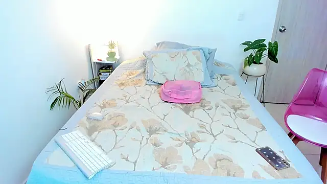 Snapshot of roxy_hell chatting on 02-20-26, 08:31 roxy hell online show from 02-20-26, 08:31