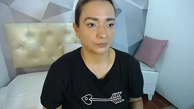 Snapshot of Milf-Prettyboobs chatting on 10-27-25, 11:14 Milf-Prettyboobs online show from 10-27-25, 11:14