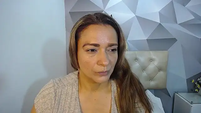 Snapshot of Milf-Prettyboobs chatting on 10-29-25, 06:31 Milf-Prettyboobs online show from 10-29-25, 06:31