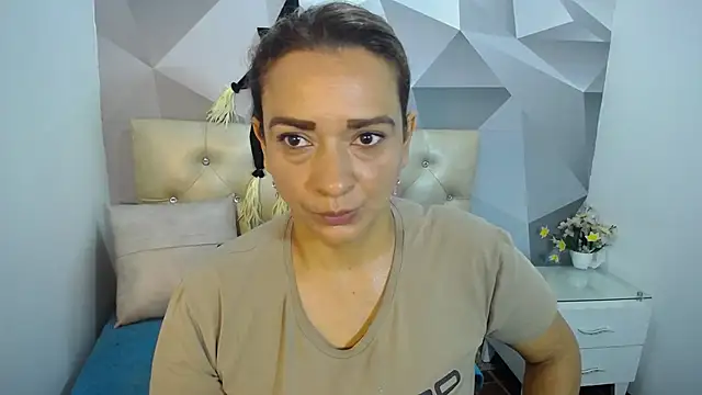 Snapshot of Milf-Prettyboobs chatting on 10-30-25, 11:00 Milf-Prettyboobs online show from 10-30-25, 11:00