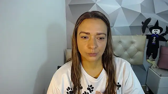 Snapshot of Milf-Prettyboobs chatting on 10-31-25, 11:00 Milf-Prettyboobs online show from 10-31-25, 11:00