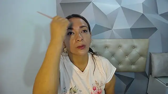 Snapshot of Milf-Prettyboobs chatting on 11-16-25, 10:54 Milf-Prettyboobs online show from 11-16-25, 10:54