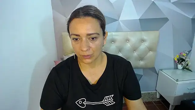 Snapshot of Milf-Prettyboobs chatting on 11-18-25, 10:52 Milf-Prettyboobs online show from 11-18-25, 10:52