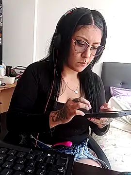 Snapshot of DaniPoison chatting on 10-17-25, 05:59 DaniPoison online show from 10-17-25, 05:59