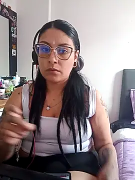 Snapshot of DaniPoison chatting on 10-18-25, 03:13 DaniPoison online show from 10-18-25, 03:13