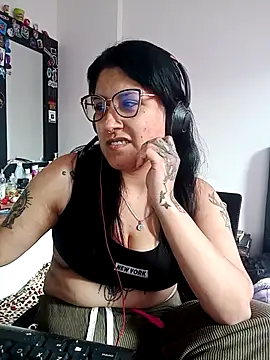 Snapshot of DaniPoison chatting on 11-06-25, 08:10 DaniPoison online show from 11-06-25, 08:10