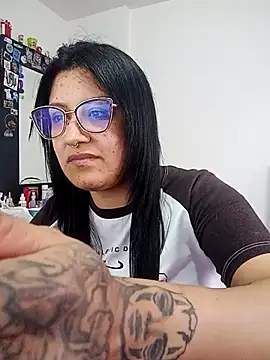 Snapshot of DaniPoison chatting on 11-21-25, 09:57 DaniPoison online show from 11-21-25, 09:57