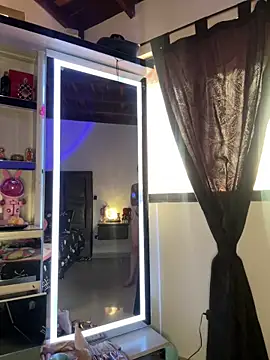 Paulet Johnson online show from 11-26-25, 08:54