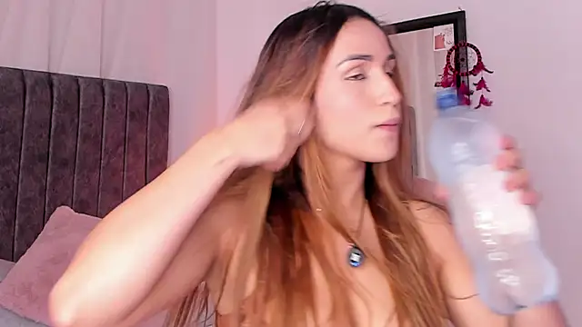 Snapshot of Tefy-Rose chatting on 11-19-25, 02:55 Tefy-Rose online show from 11-19-25, 02:55