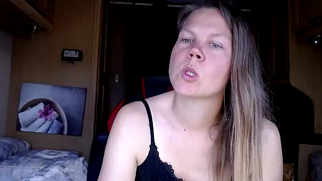 CallMeMaria online show from 01-05-25, 03:45