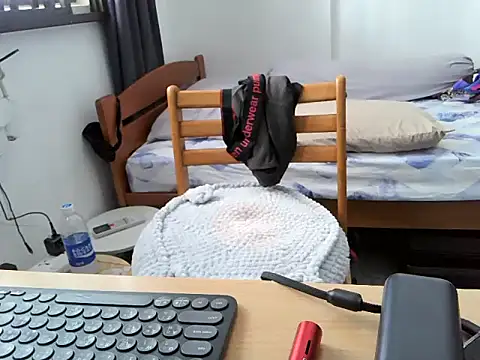 Snapshot of mak_mark92 chatting on 10-19-25, 01:50 mak mark92 online show from 10-19-25, 01:50