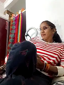 Hotty-Nidhi online show from 12-04-25, 03:21