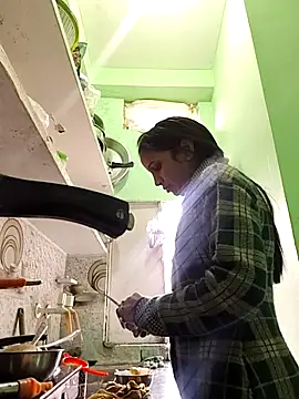 Hotty-Nidhi online show from 12-22-25, 04:53