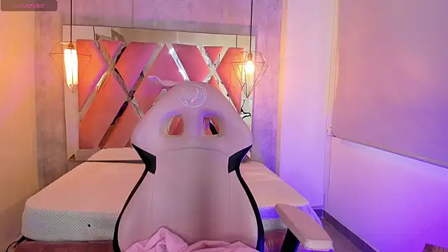 Snapshot of adara_evanss chatting on 10-27-25, 09:08 adara evanss online show from 10-27-25, 09:08