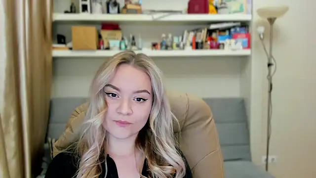 Kara Smith  online show from 10-25-25, 10:37