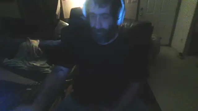 Snapshot of mayg chatting on 12-21-25, 05:58 mayg online show from 12-21-25, 05:58