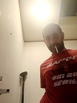 Snapshot of mayg chatting on 01-14-26, 07:47 mayg online show from 01-14-26, 07:47