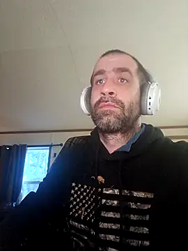 Snapshot of mayg chatting on 01-15-26, 10:35 mayg online show from 01-15-26, 10:35