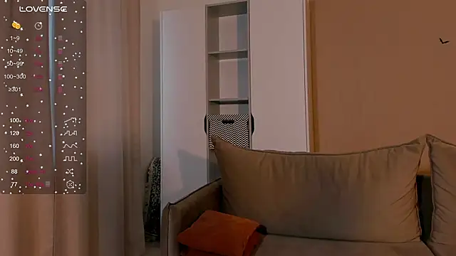 SeulBi online show from 10-31-25, 10:38