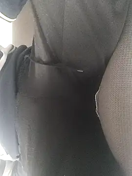 Snapshot of gui67675 chatting on 10-17-25, 01:35 gui67675 online show from 10-17-25, 01:35