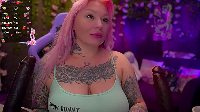 Snapshot of BlackedBarbie chatting on 10-17-25, 12:52 BlackedBarbie online show from 10-17-25, 12:52