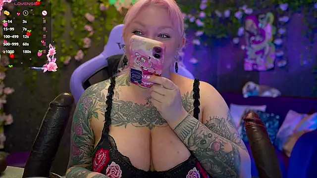 Snapshot of BlackedBarbie chatting on 10-22-25, 06:51 BlackedBarbie online show from 10-22-25, 06:51