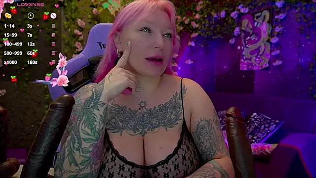 Snapshot of BlackedBarbie chatting on 11-22-25, 07:13 BlackedBarbie online show from 11-22-25, 07:13