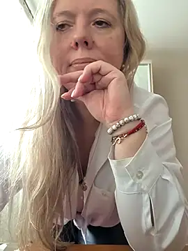 Irina3718 online show from 02-01-26, 10:58