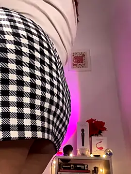 Snapshot of PaulaMarin chatting on 10-27-25, 01:31 PaulaMarin online show from 10-27-25, 01:31