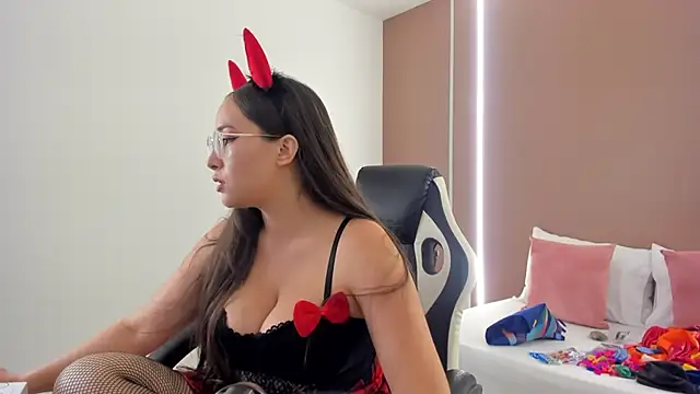 sophia martinezz  online show from 10-17-25, 07:49