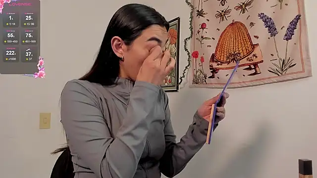 Snapshot of Gabee7_ chatting on 10-27-25, 04:33 Gabee7 online show from 10-27-25, 04:33