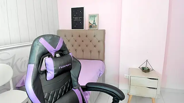 Tania Duque online show from 11-20-25, 03:01