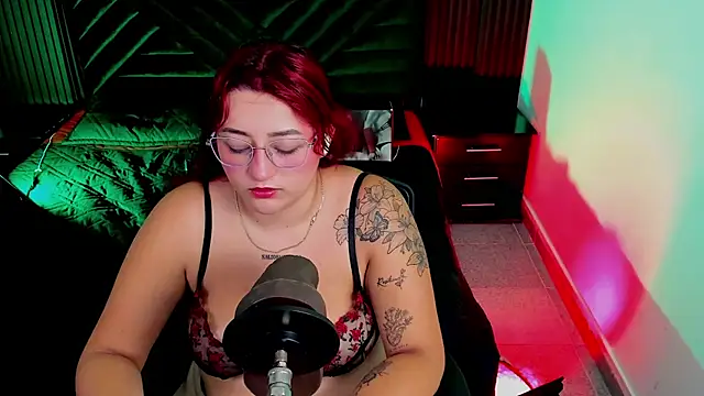 Snapshot of airamclair chatting on 11-25-25, 08:42 airamclair online show from 11-25-25, 08:42