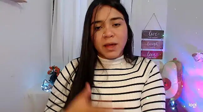 Snapshot of Nicole_Daal chatting on 03-15-25, 03:27 Nicole Daal online show from 03-15-25, 03:27