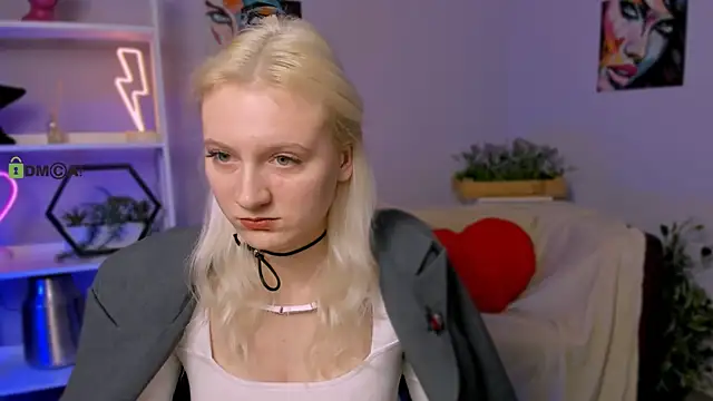 madam uliis online show from 03-18-25, 09:20