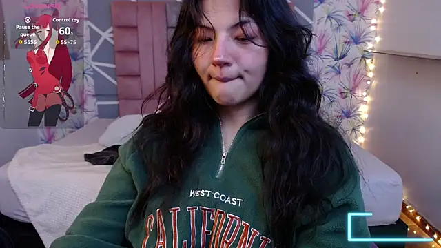 Snapshot of Asaray_T chatting on 11-21-25, 05:33 Asaray T online show from 11-21-25, 05:33