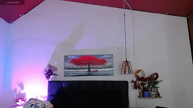 Snapshot of Rose_Thompson1 chatting on 10-12-25, 01:32 Rose Thompson1 online show from 10-12-25, 01:32