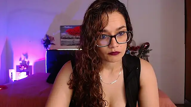 Snapshot of Rose_Thompson1 chatting on 10-17-25, 01:57 Rose Thompson1 online show from 10-17-25, 01:57