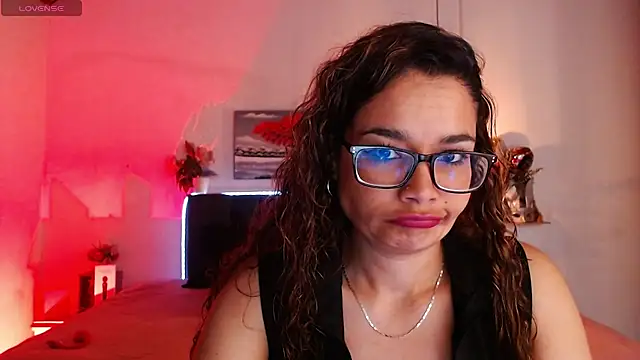 Snapshot of Rose_Thompson1 chatting on 11-06-25, 01:34 Rose Thompson1 online show from 11-06-25, 01:34