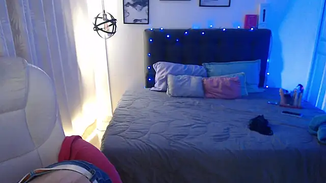 Snapshot of Rose_Thompson1 chatting on 11-23-25, 02:06 Rose Thompson1 online show from 11-23-25, 02:06