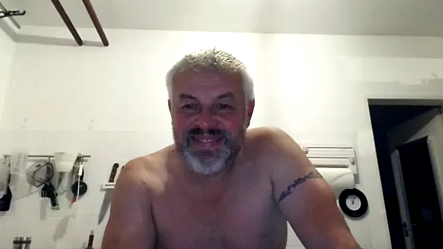 Snapshot of Berg_Boy chatting on 10-20-25, 09:04 Berg Boy online show from 10-20-25, 09:04