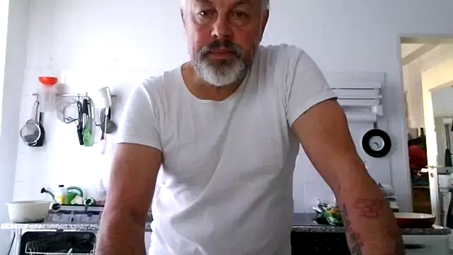 Snapshot of Berg_Boy chatting on 11-08-25, 08:25 Berg Boy online show from 11-08-25, 08:25