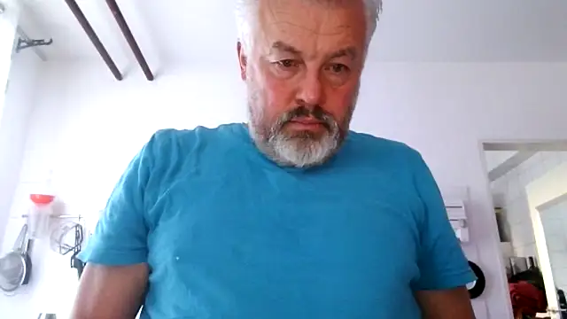 Snapshot of Berg_Boy chatting on 11-22-25, 08:02 Berg Boy online show from 11-22-25, 08:02