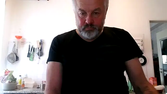 Snapshot of Berg_Boy chatting on 11-24-25, 12:05 Berg Boy online show from 11-24-25, 12:05