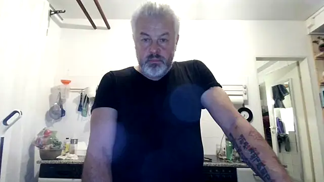 Snapshot of Berg_Boy chatting on 11-26-25, 05:30 Berg Boy online show from 11-26-25, 05:30